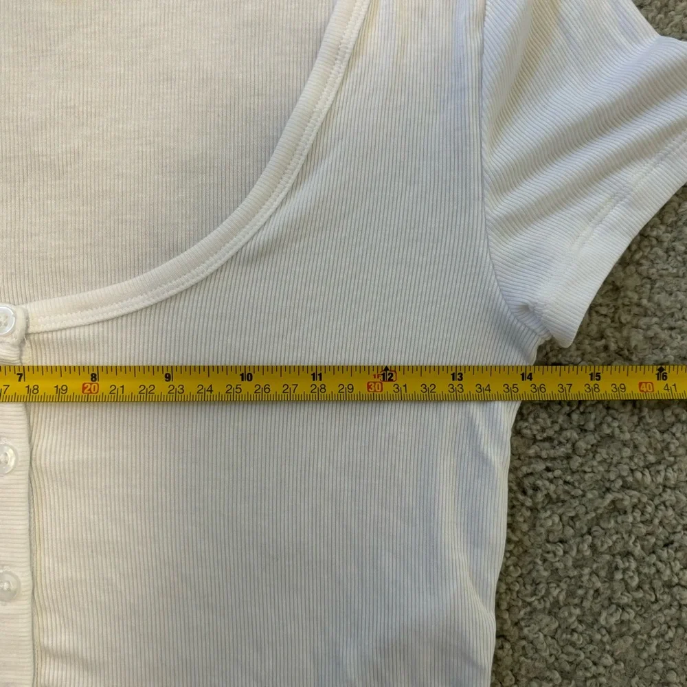 Aritzia Sunday Best Holly Top Button Front Cropped Rib T-Shirt White Crop Top S - Picture 13 of 14